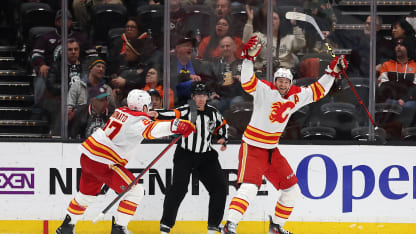 他用冷静的 他用冷静的